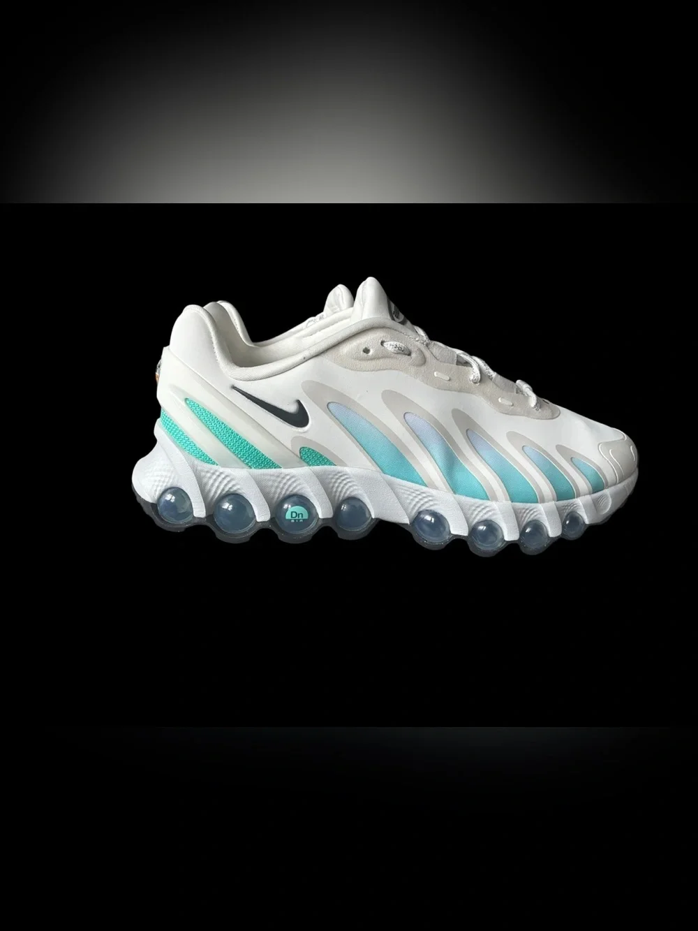 Nike Air Max DN8 in Summit White/Black-Cool Mint Size 9 Women/7.5 Men (US) NEW
